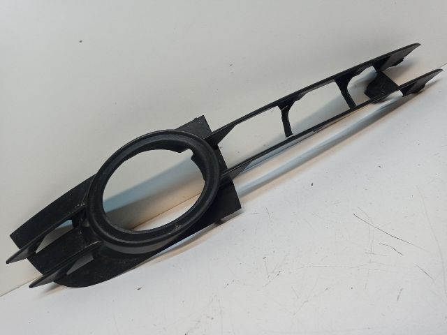 bontott AUDI A6 C6 Első Lökhárító Jobb Díszrács