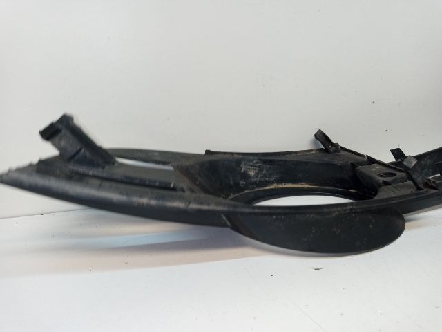 bontott AUDI A6 C6 Első Lökhárító Jobb Díszrács