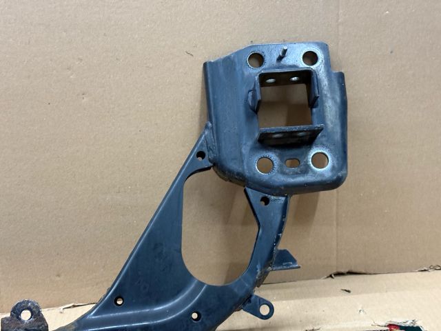 bontott AUDI A6 C6 Első Lökhárító Merevítő (Fém)