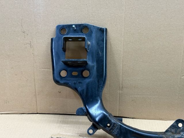 bontott AUDI A6 C6 Első Lökhárító Merevítő (Fém)