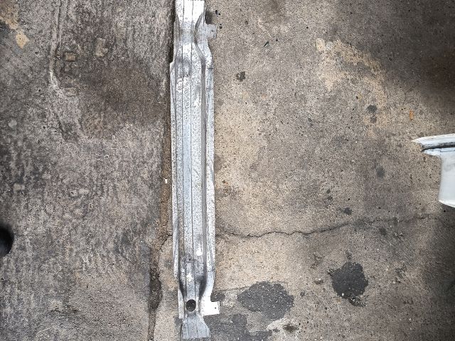 bontott AUDI A6 C6 Első Lökhárító Merevítő (Fém)