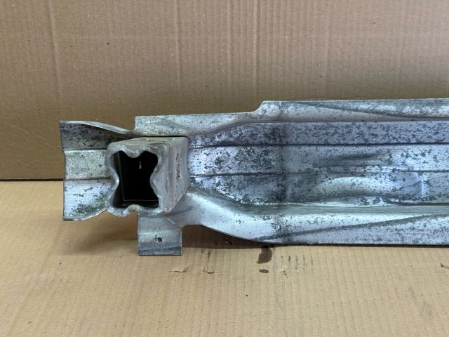 bontott AUDI A6 C6 Első Lökhárító Merevítő (Fém)