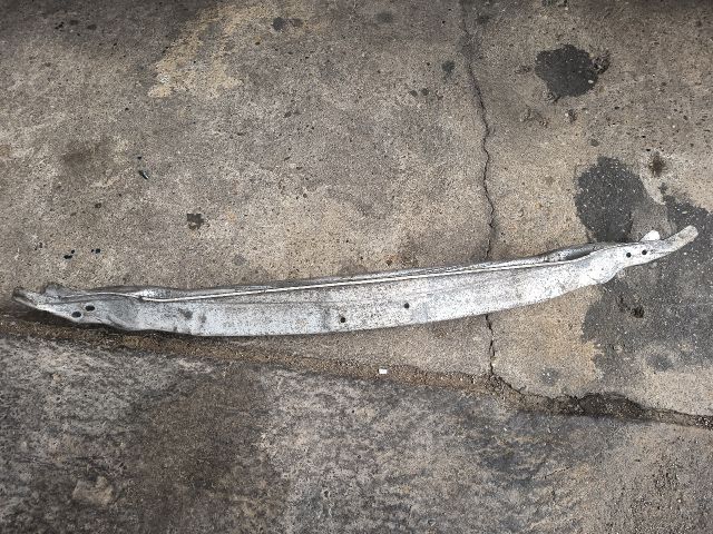 bontott AUDI A6 C6 Első Lökhárító Merevítő (Fém)