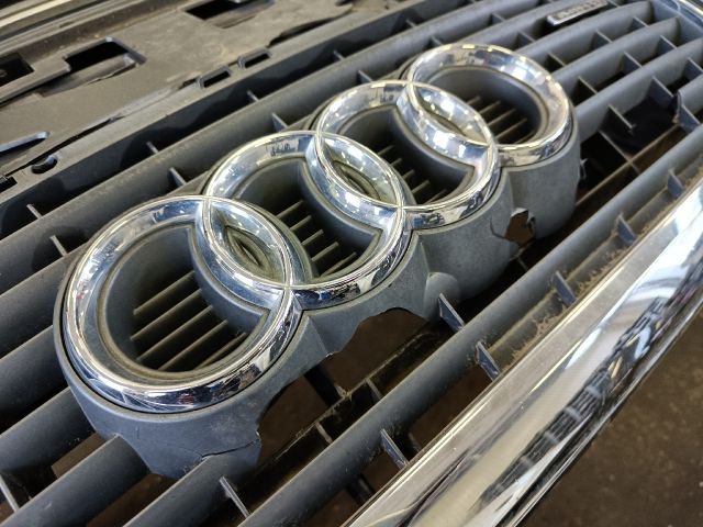 bontott AUDI A6 C6 Első Lökhárító (Részeivel)