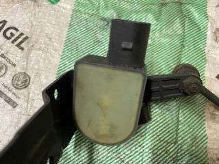 bontott AUDI A6 C6 Első Xenon Szintszabályzó Jeladó