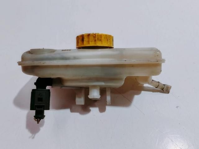 bontott AUDI A6 C6 Fékfolyadék Tartály