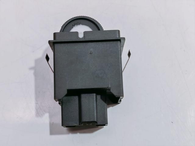 bontott AUDI A6 C6 Fényszórómagasság Állító Kapcsoló