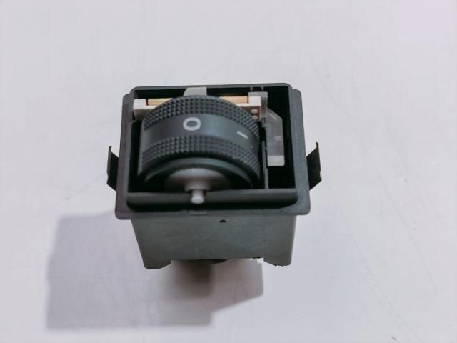 bontott AUDI A6 C6 Fényszórómagasság Állító Kapcsoló