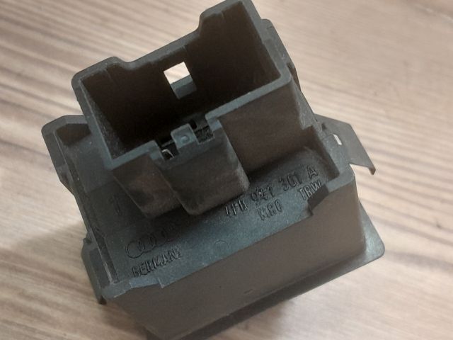 bontott AUDI A6 C6 Fényszórómagasság Állító Kapcsoló