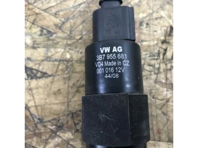 bontott AUDI A6 C6 Fényszórómosó Szivattyú