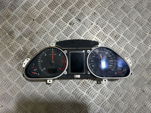 bontott AUDI A6 C6 Fordulatszámmérő