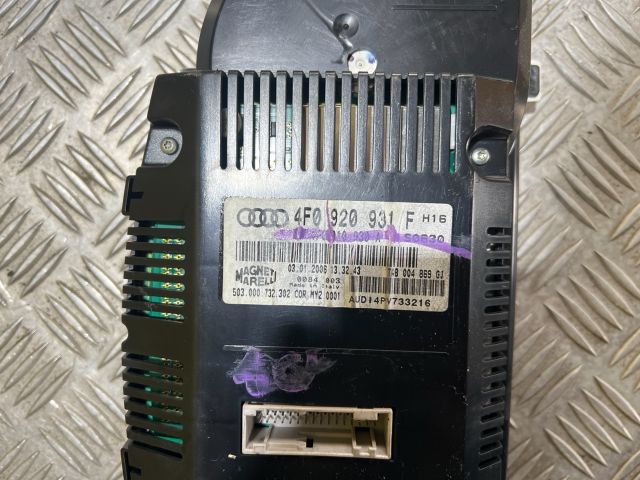 bontott AUDI A6 C6 Fordulatszámmérő