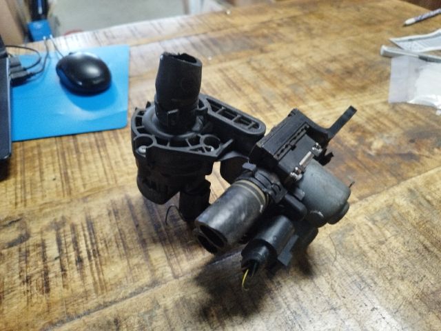 bontott AUDI A6 C6 Fűtéscsap