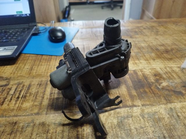 bontott AUDI A6 C6 Fűtéscsap