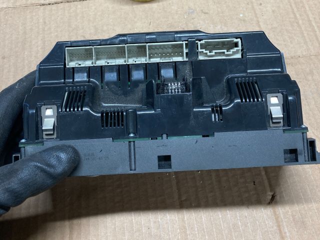 bontott AUDI A6 C6 Fűtéskapcsoló (digit klímás)