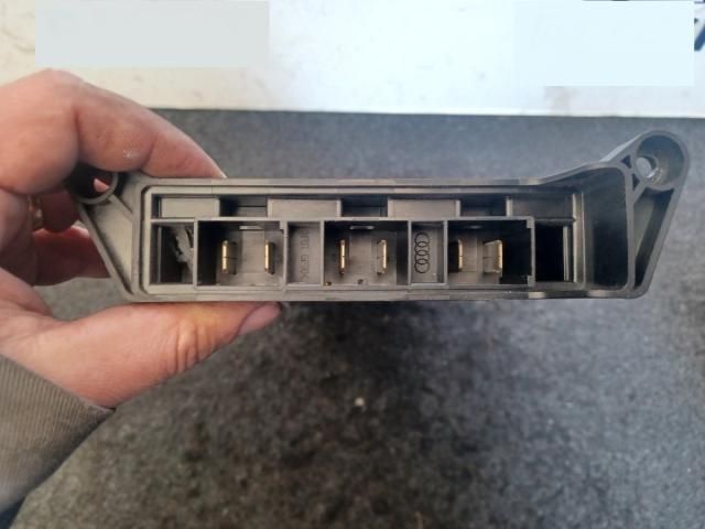 bontott AUDI A6 C6 Fűtőradiátor (Elektromos)