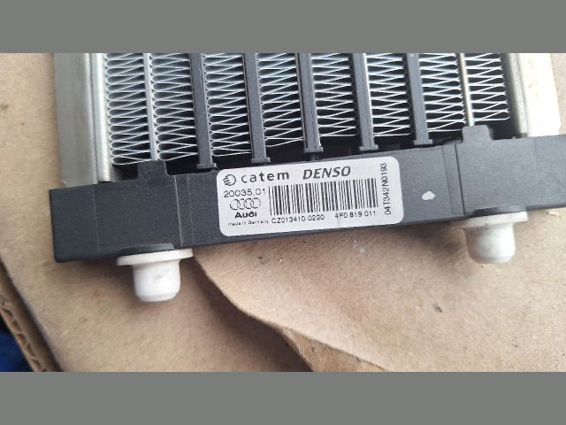 bontott AUDI A6 C6 Fűtőradiátor (Elektromos)