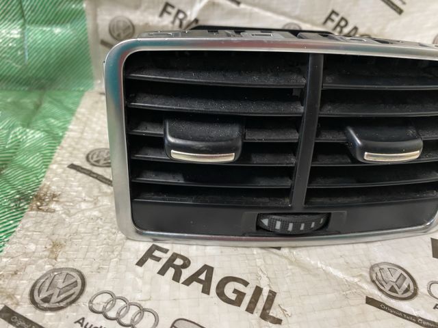 bontott AUDI A6 C6 Hátsó középső Szellőző