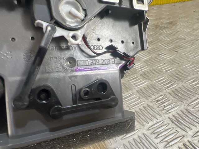 bontott AUDI A6 C6 Hátsó középső Szellőző