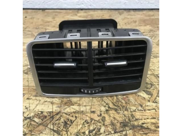 bontott AUDI A6 C6 Hátsó középső Szellőző