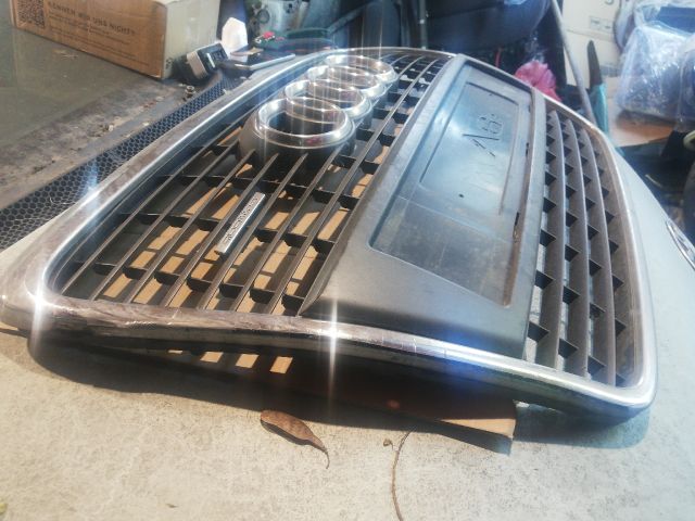 bontott AUDI A6 C6 Hűtőrács