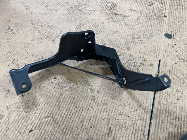 bontott AUDI A6 C6 Intercooler Tartó