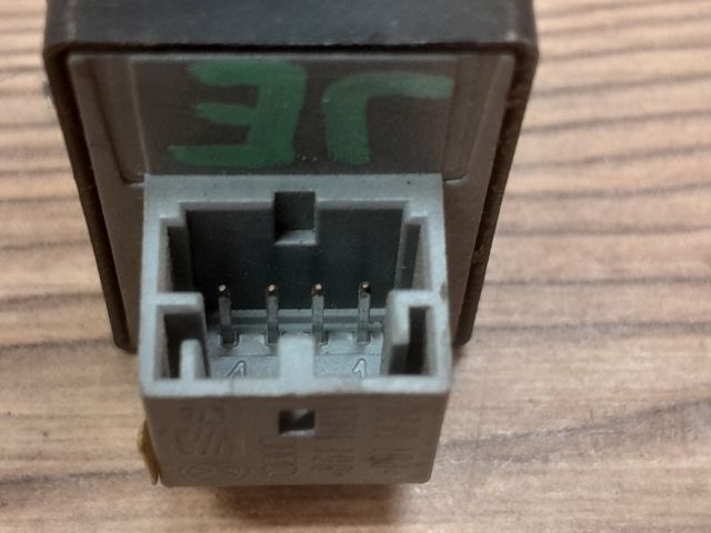 bontott AUDI A6 C6 Jobb első Ablakemelő Kapcsoló