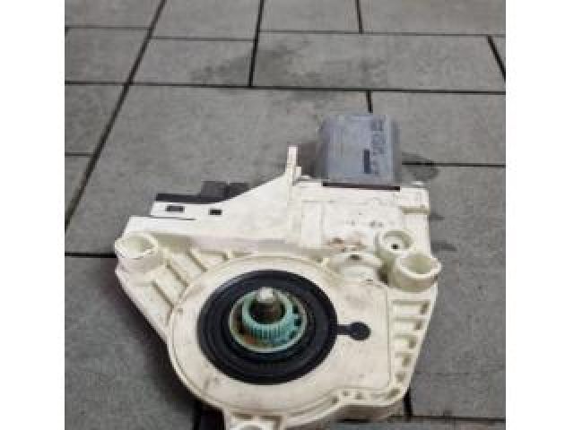 bontott AUDI A6 C6 Jobb első Ablakemelő Motor