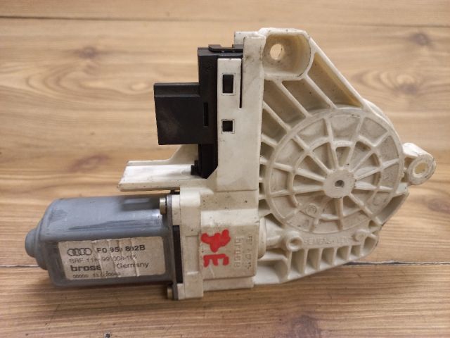 bontott AUDI A6 C6 Jobb első Ablakemelő Motor