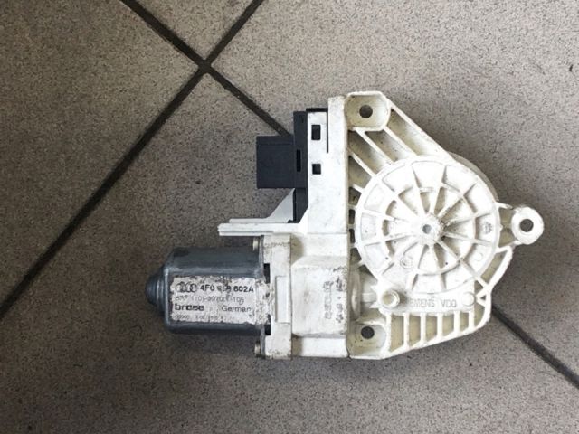 bontott AUDI A6 C6 Jobb első Ablakemelő Motor