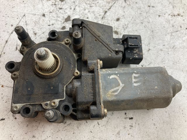 bontott AUDI A6 C6 Jobb első Ablakemelő Motor