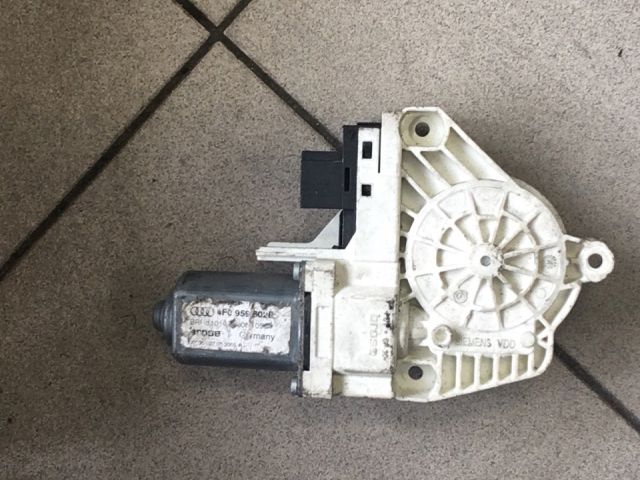 bontott AUDI A6 C6 Jobb első Ablakemelő Motor