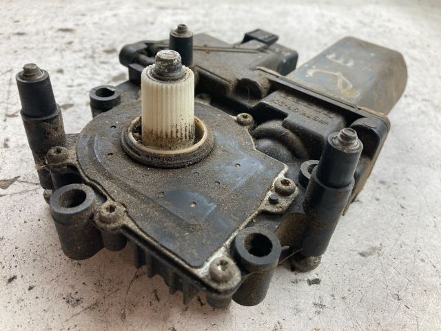 bontott AUDI A6 C6 Jobb első Ablakemelő Motor