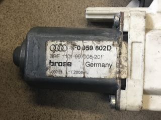 bontott AUDI A6 C6 Jobb első Ablakemelő Motor