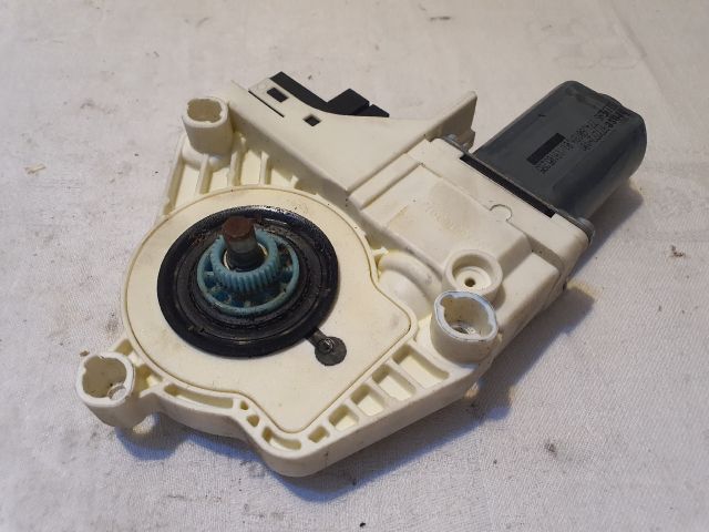 bontott AUDI A6 C6 Jobb első Ablakemelő Motor
