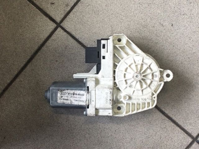 bontott AUDI A6 C6 Jobb első Ablakemelő Motor