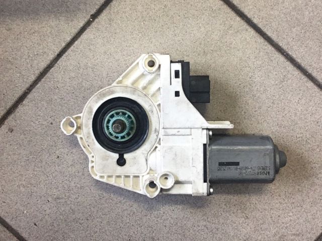 bontott AUDI A6 C6 Jobb első Ablakemelő Motor