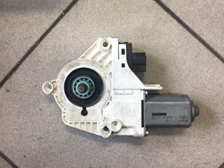 bontott AUDI A6 C6 Jobb első Ablakemelő Motor