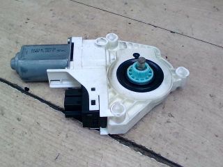 bontott AUDI A6 C6 Jobb első Ablakemelő Motor