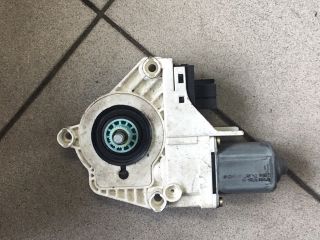 bontott AUDI A6 C6 Jobb első Ablakemelő Motor