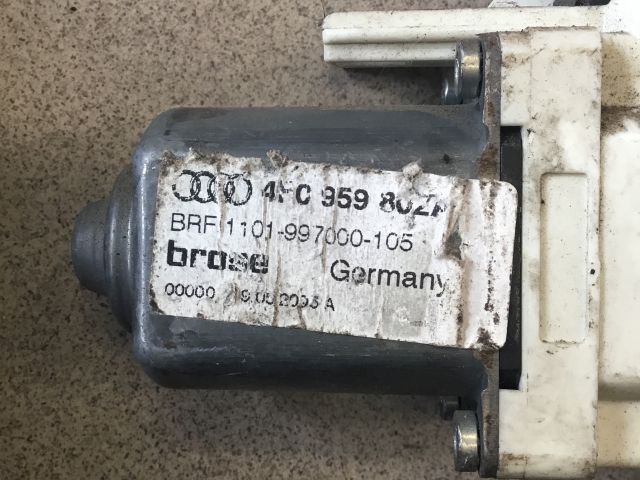 bontott AUDI A6 C6 Jobb első Ablakemelő Motor