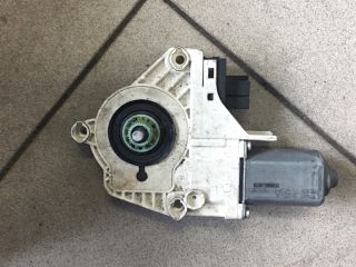 bontott AUDI A6 C6 Jobb első Ablakemelő Motor