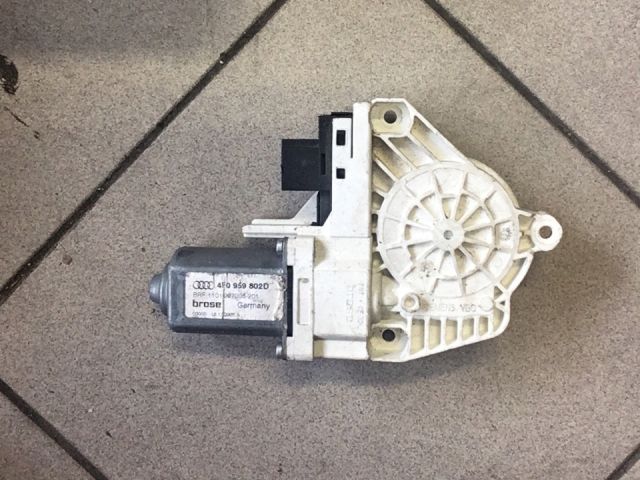 bontott AUDI A6 C6 Jobb első Ablakemelő Motor