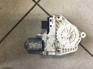 bontott AUDI A6 C6 Jobb első Ablakemelő Motor