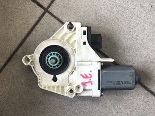 bontott AUDI A6 C6 Jobb első Ablakemelő Motor