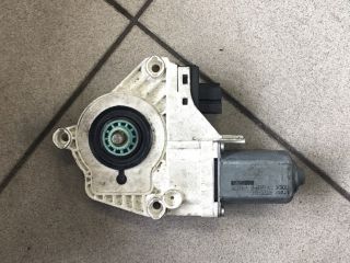 bontott AUDI A6 C6 Jobb első Ablakemelő Motor
