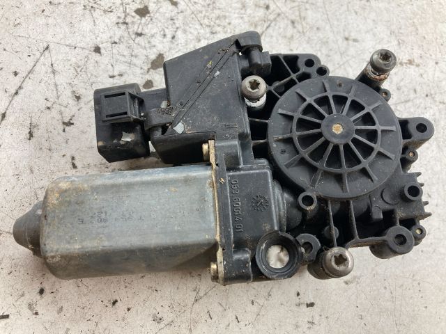 bontott AUDI A6 C6 Jobb első Ablakemelő Motor