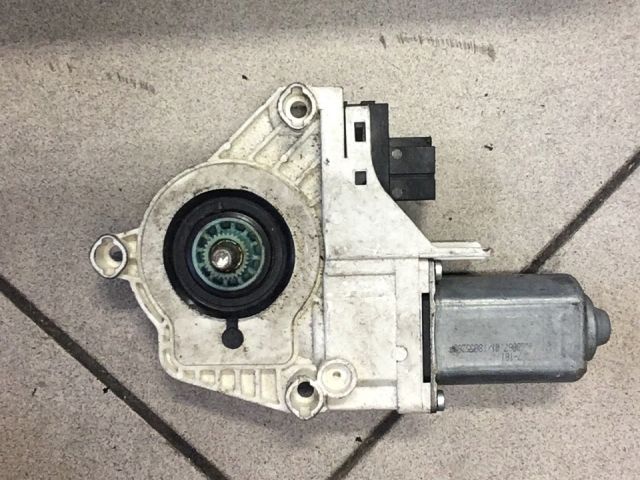 bontott AUDI A6 C6 Jobb első Ablakemelő Motor