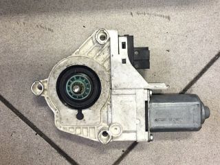 bontott AUDI A6 C6 Jobb első Ablakemelő Motor