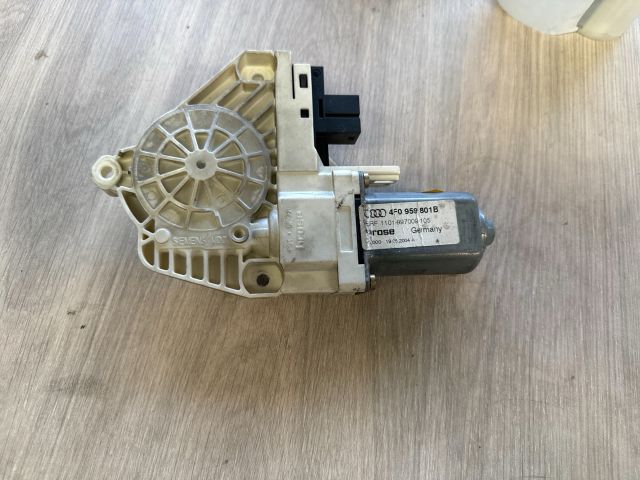 bontott AUDI A6 C6 Jobb első Ablakemelő Motor